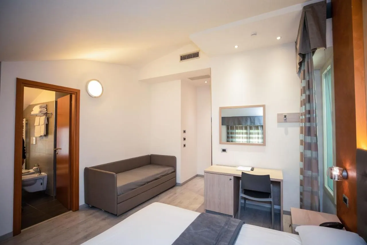 Hotel Gabbiano Rimini 3*,